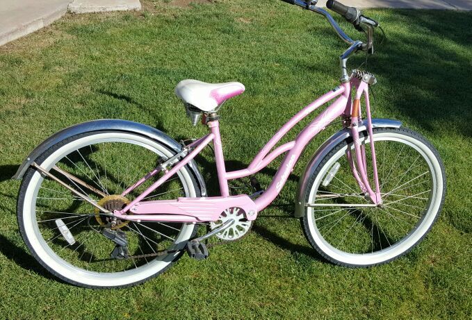 Vintage Ladies Schwinn Roxie 7 speed 26 Inch just serviced
