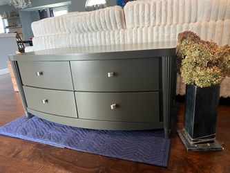 Modern 4 drawer Dresser