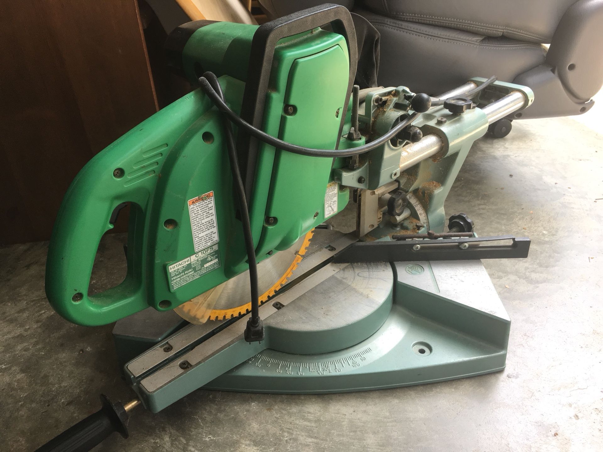 Hitachi c10fs slide compound mitre saw for Sale in New Hill, NC OfferUp