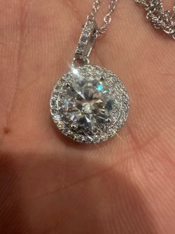 🔥✨ Beautiful 2CT Moissanite Halo Pendant Necklace – Free Gift 925 Sterling Silver Cleef Bracelet Included ✨