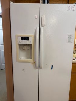 GE Side-by-Side Refrigerator with Ice Maker