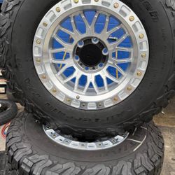 Vendo Un Set De Rines Nuevos Con Llantas Usadas BFgoodrich En Muy Buenas Condiciones De Vida Las 4📲✅🤩
