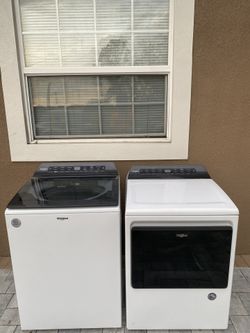 Whirlpool Washer And Dryer Set (30 Day Warranty)