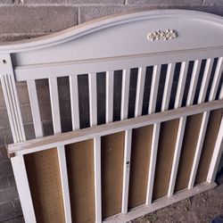 Beautiful White Pottery Barn Crib