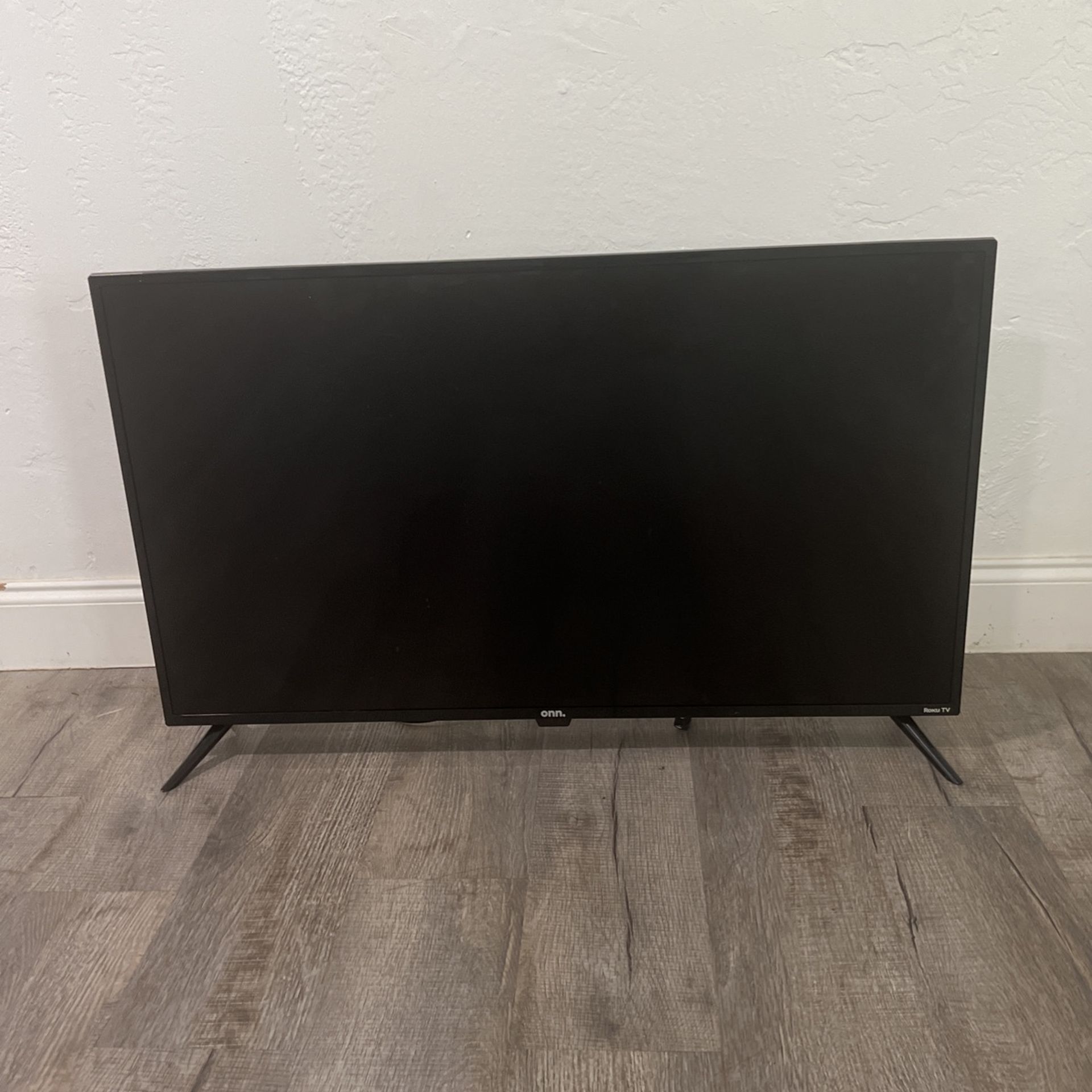 42 Inc Roku TV LIKE NEW