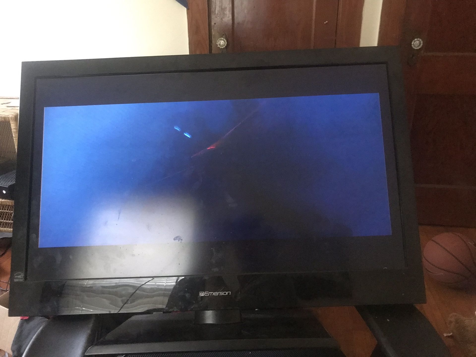 Emerson 35 inch flat screen