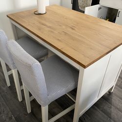 Kitchen Island With Stools
