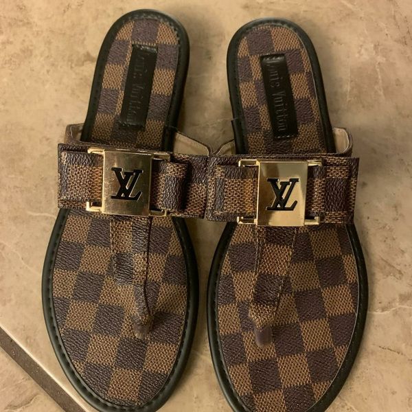 slides with ankle socks