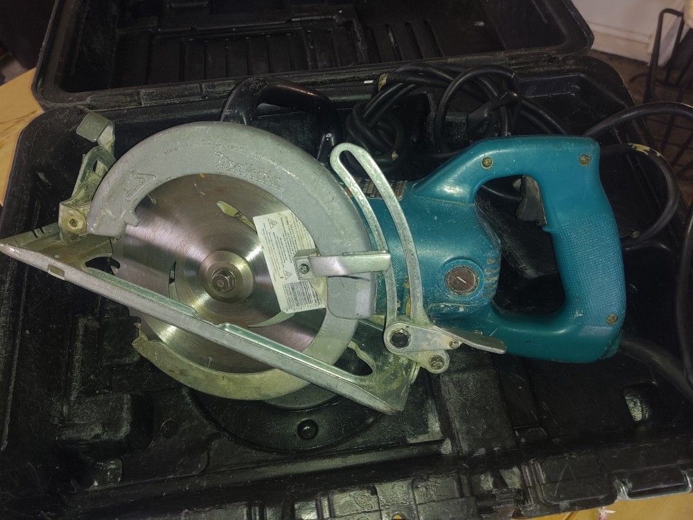 Makita 15 amp 7-1/4" circular saw