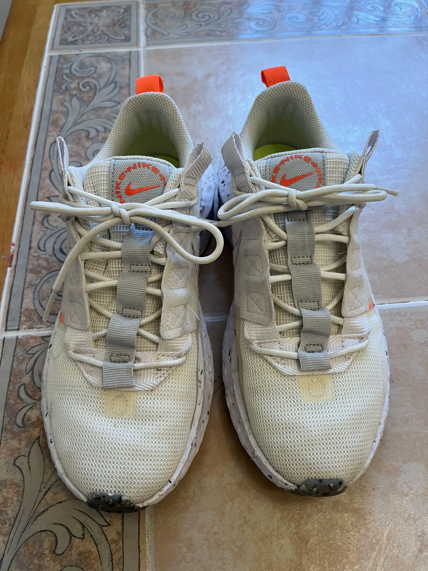 Ladies Nike Tennis Shoes
