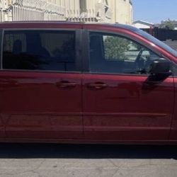 2016 Dodge Grand Caravan SE 4dr MiniVan 6 Cylinder. Stow 'N Go 