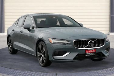 2022 Volvo S60 Recharge Plug-In Hybrid