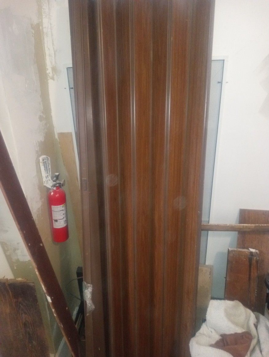 Spectrum Woodshire Folding Door