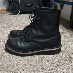 Women’s Doc Martens 9