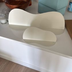 Wavy Off White Metal Hanging Shelves 