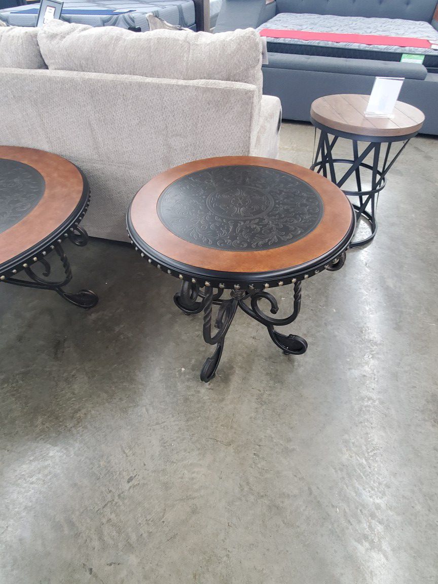 Brand New Coffee Table and2 end tables $39 Down Everyone Approved