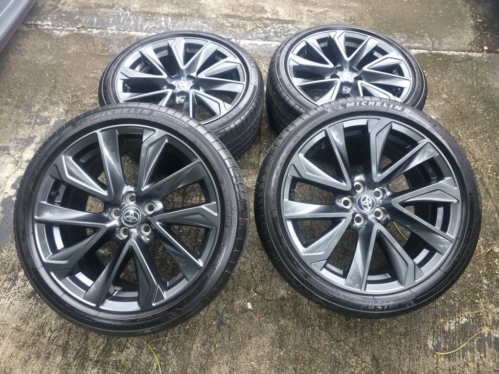 4 Rines Y Goma Toyota Corolla XSE 2025 #18