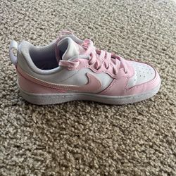 Nike Court Borough Low 2 SE (White/pink Foam) size 4Y US