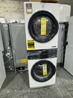 Electrolux washer&dryer tower stackable brand new