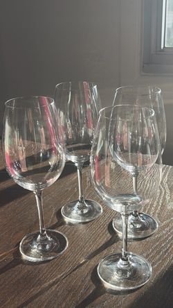 open box set of 4 wine glasses