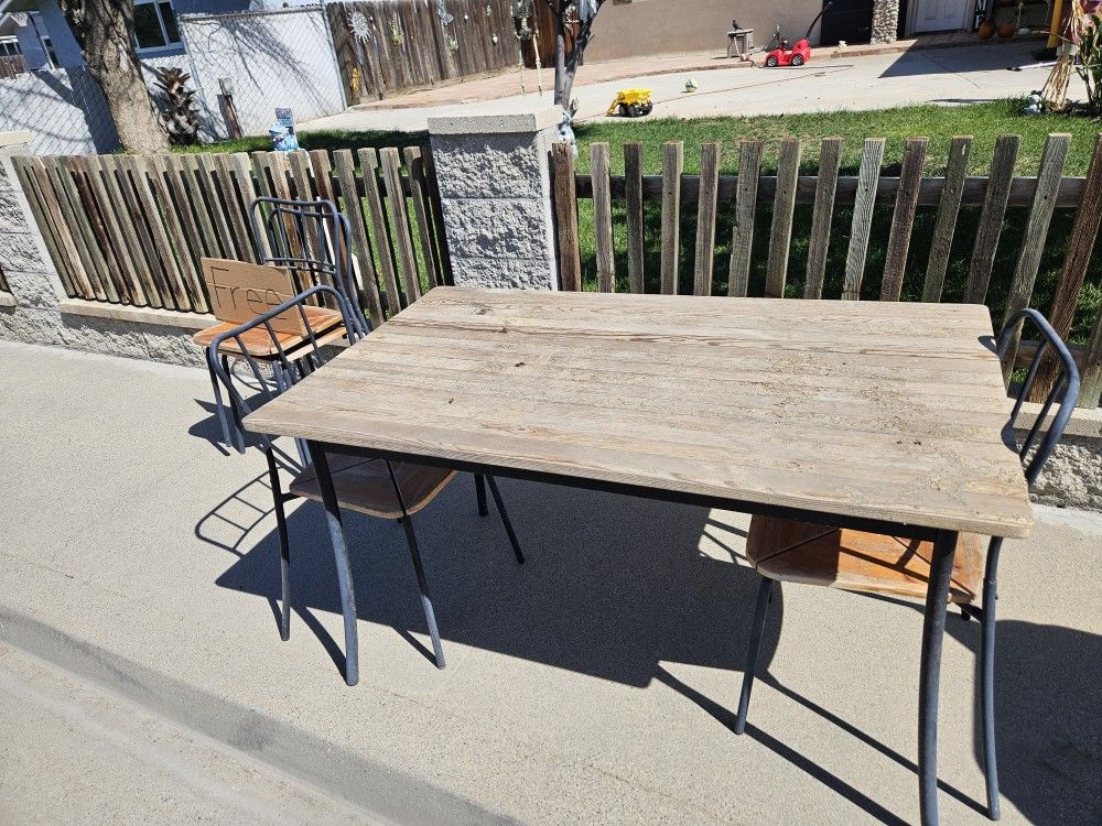 Free Table With 4 Chairs