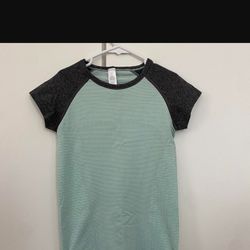Lululemon Women's Green and Grey T-shirt