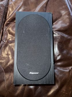 1 Pioneer Bookshelf Speaker