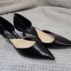 Black Pointer Toe Kitten Heel Sin Jing Shoes for Women (Size 37) Heels size 1/2