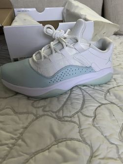 Air Jordan 11 CMFT LOW