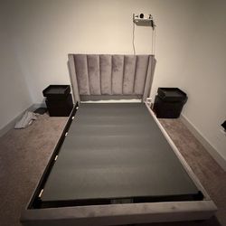 queen size bedroom set . need gone IMMEDIATELY