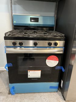 🔥 NEW Frigidaire Gas Range – 5 Burners! 🔥