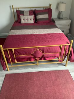 Full size bed