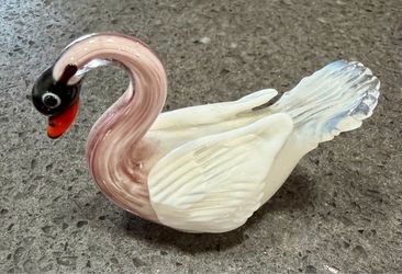 Glass Swan approx.  3”x3”