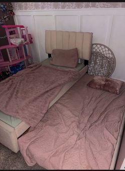 Trundle bed