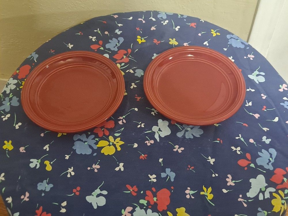 2 Mainstays Dining salad plates Color: Red