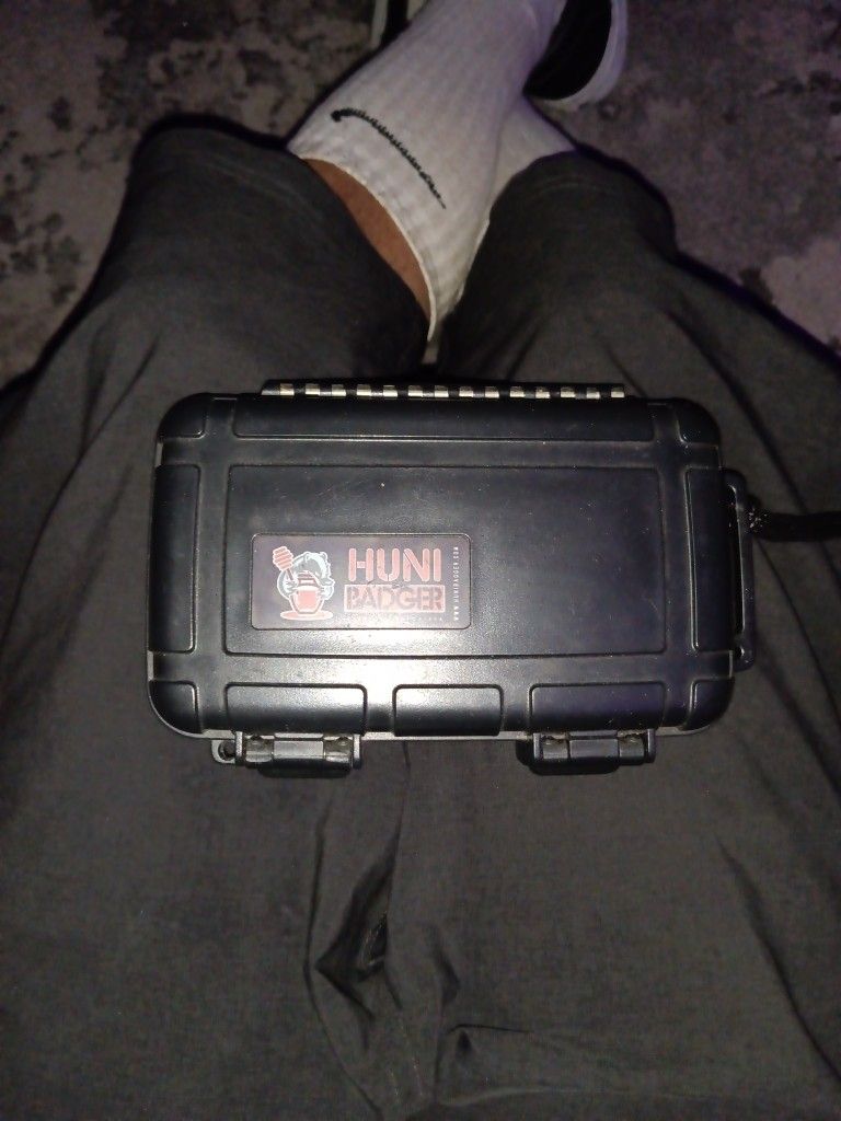 Hunibadger W/Case And 4 Batteries