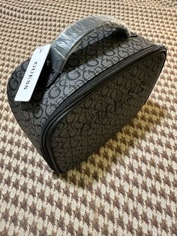 Cosmetiquera GUESS Color Negra 