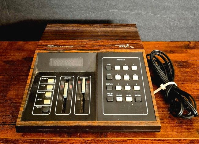 Vintage REGENCY R1070 Programmable Scanner Radio Receiver – Woodgrain Finish – Missing Antenna