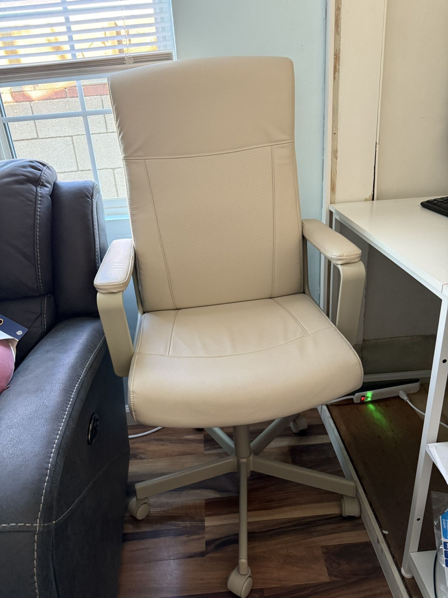 Desk chair