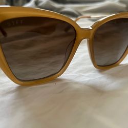 DIFF SUNGLASSES 😎