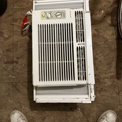 Frigidaire Window Air Conditioner W Frame