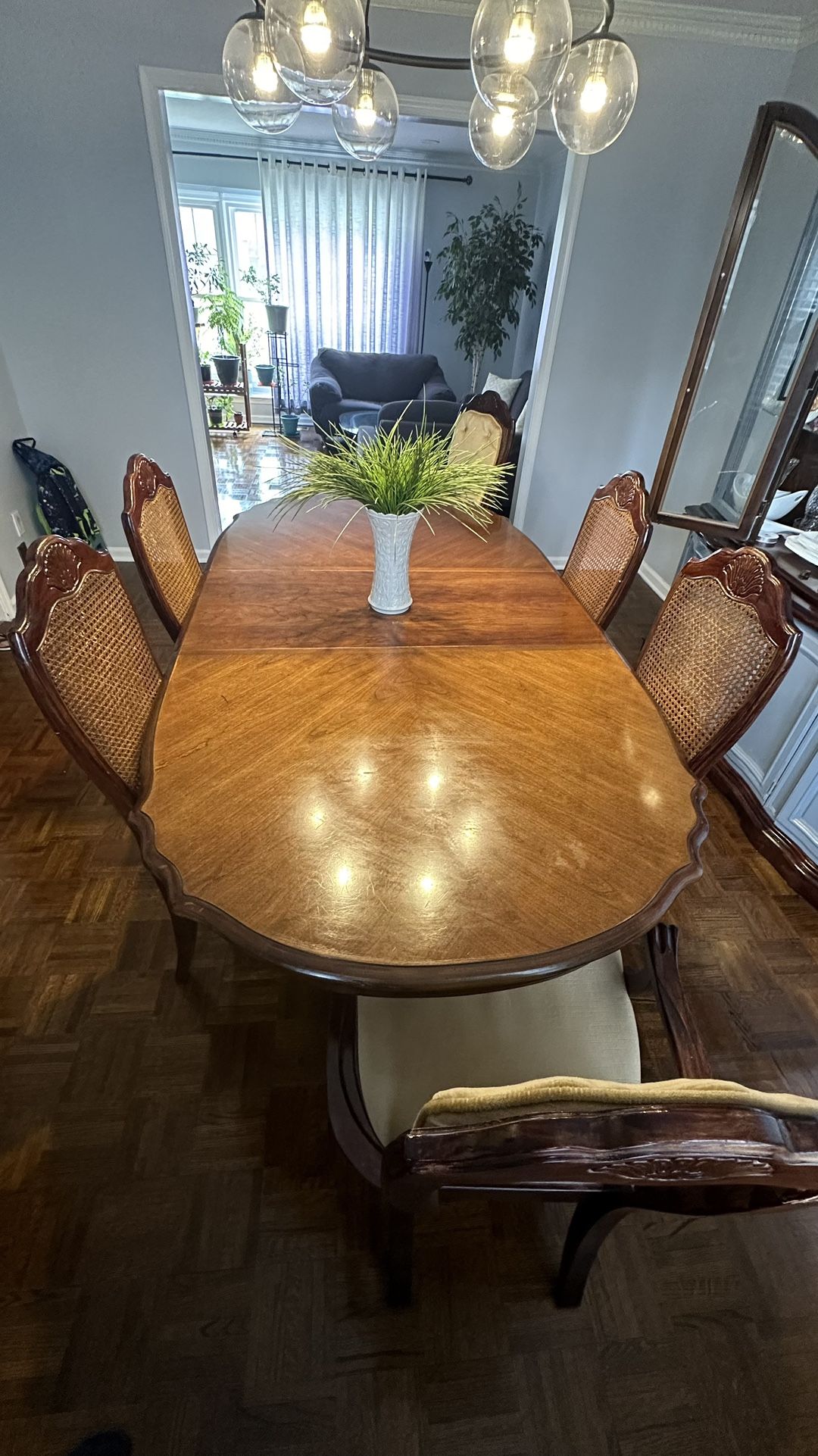 Complete Classic Dining Set for Sale: Elevate Your Space!