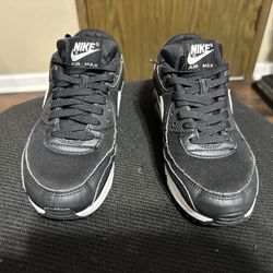 NIKE Men's size 7.5 