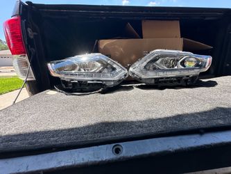 Nissan Rogue 2014-2016 Headlight Assembly Projector (Thomletha) Pair. New in box