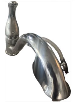 Delta Faucet Classic Single-Handle Kitchen Sink Faucet, Chrome Kitchen Faucet, Kitchen Sink Faucet Single-Hole with side sprayer