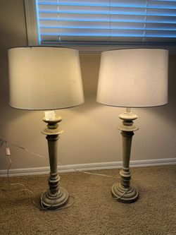 Pair of 2 table lamps like new
