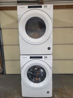 2022 Amana stackable washer and dryer (delivery available)