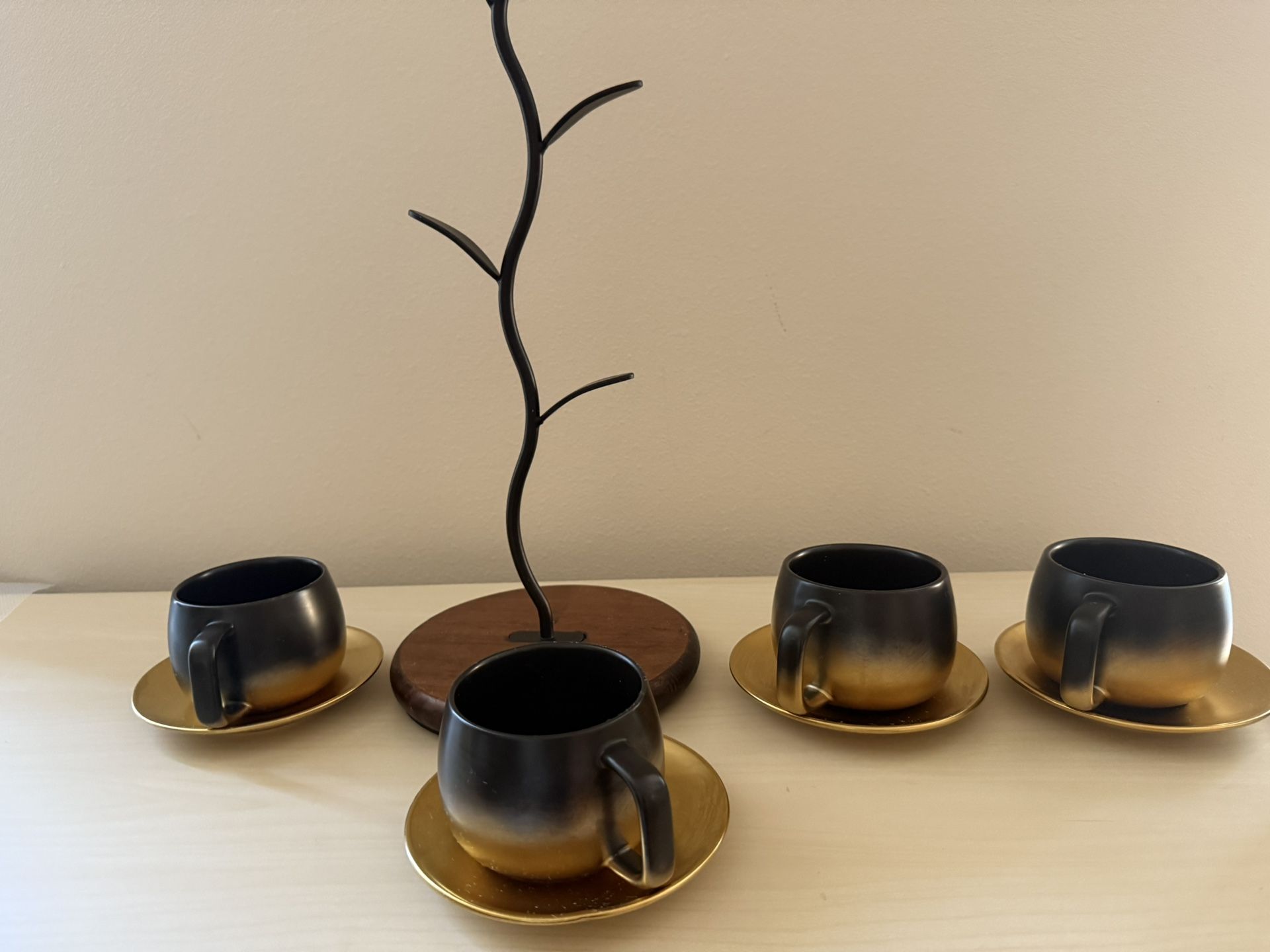 Set Of  Coffee Tea Mugs And Mug Tree Rack
