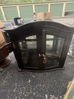 China Cabinet And Rotating Coffee Table 