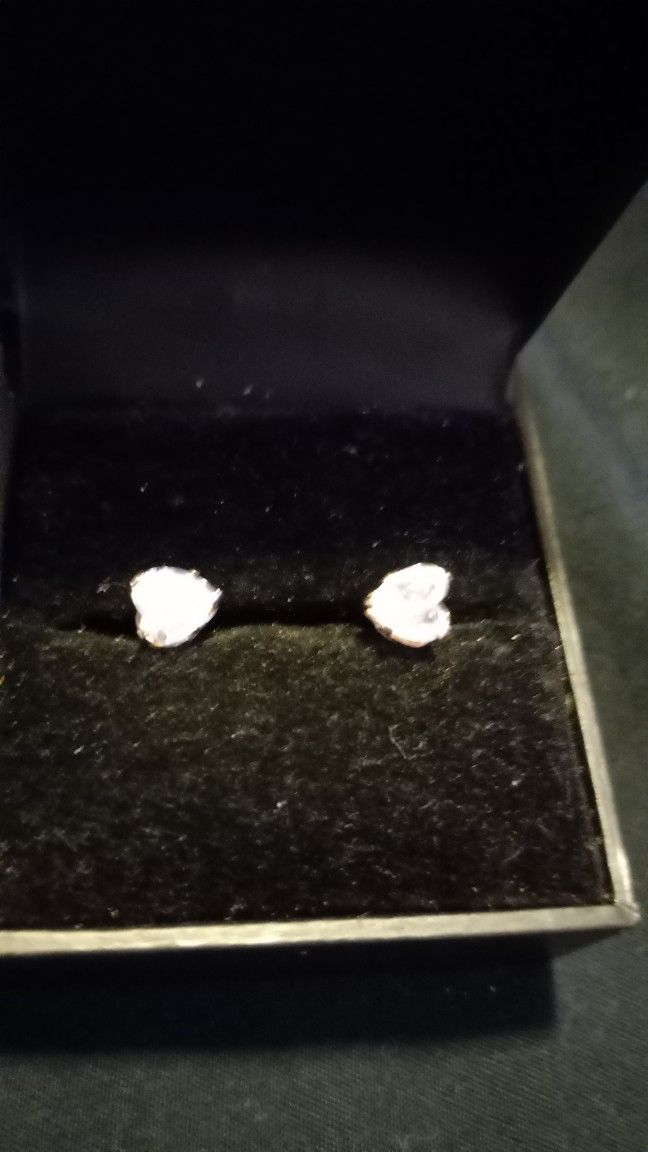 HEART SHAPED DIAMONESSE DIAMOND EARRINGS